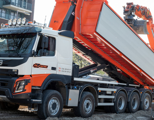 Primeur voor GJ Infra: Volvo FMX 10x6 af fabriek