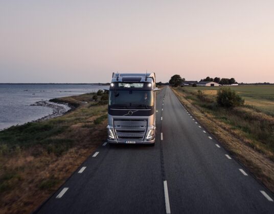 Volvo Trucks onthult volledig nieuw verbrandingsmotorplatform met ongekende efficiëntie 