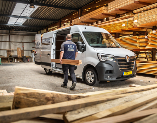 Ben Kouters Bouwmarkt timmert aan de weg met elektrische bestelwagen