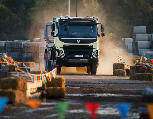 Volvo FMX in handen van… een vierjarige.