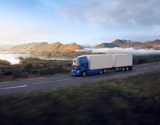 Renault Trucks digitaliseert het cabine interieur en introduceert nieuwe veiligheidsvoorzieningen op de zware truck range