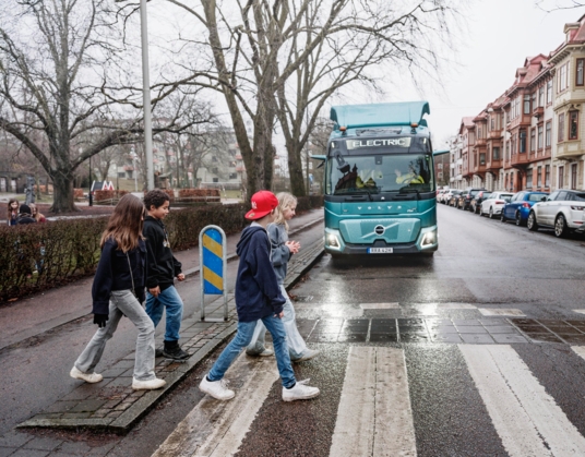 Volvo Trucks introduceert automatische snelheidsbeperking