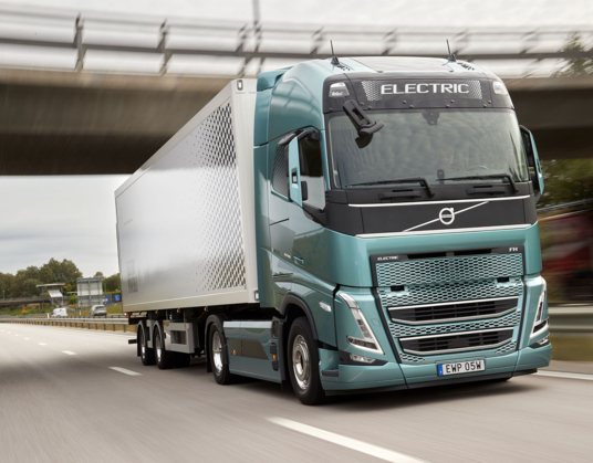 Elektrisch in opmars: Volvo Trucks behoudt zijn leidende positie