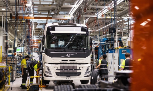 Volvo schaalt serieproductie elektrische trucks in Gent op