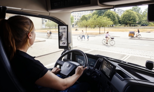 Volvo Trucks introduceert twee nieuwe veiligheidssystemen