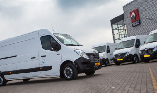 Twaalf nieuwe Renault Masters voor Pakket Service Zeeland