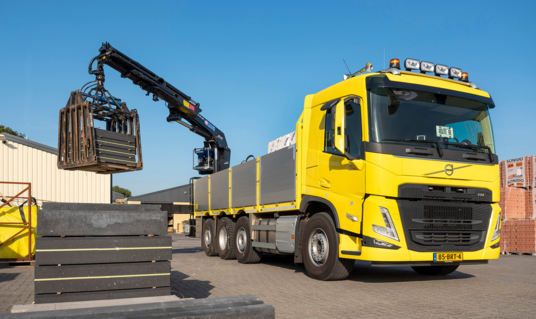 Nieuwe Volvo FM voor Schaafstra Hout en Bouwmaterialen