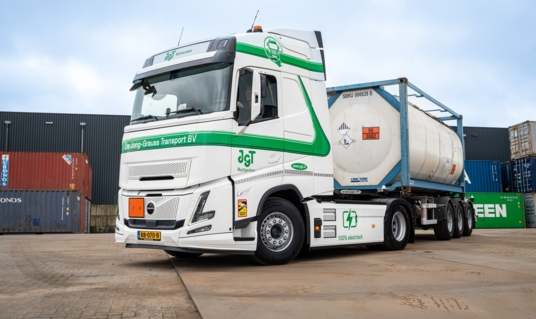 Primeur: ADR-transport kan nu ook met Volvo FH Aero Electric