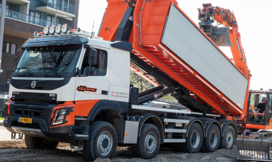 Primeur voor GJ Infra: Volvo FMX 10x6 af fabriek