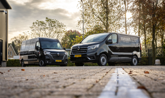 Nieuwe Renault Bedrijfswagens voor Roosen Pool Experts