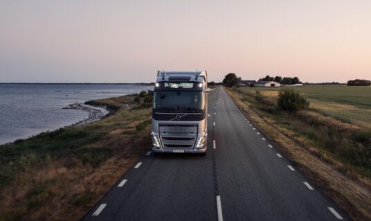 Volvo Trucks onthult volledig nieuw verbrandingsmotorplatform met ongekende efficiëntie 