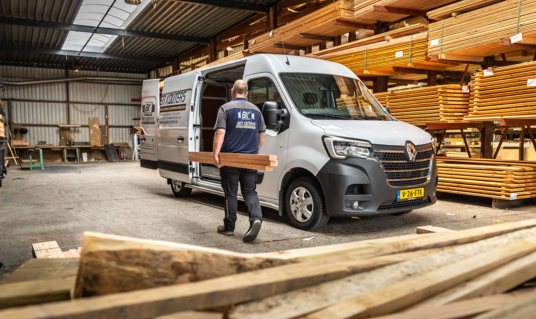 Ben Kouters Bouwmarkt timmert aan de weg met elektrische bestelwagen