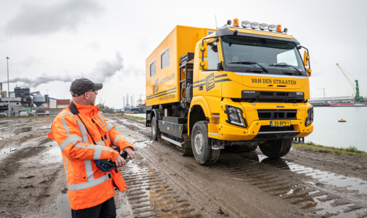 Unieke Volvo FMX 4x4 Sondeertruck van Van der Straaten Geotechniek kan iedere ondergrond in kaart brengen