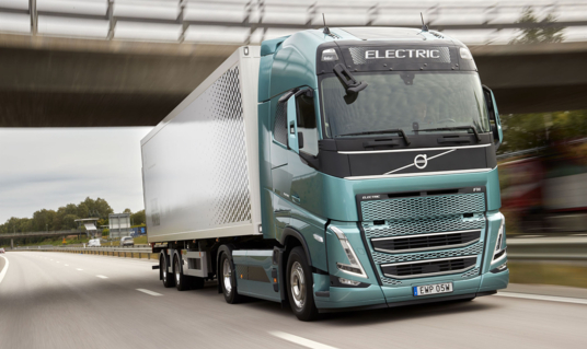 Elektrisch in opmars: Volvo Trucks behoudt zijn leidende positie