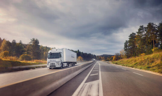 Tot 660 km elektrisch: Renault Trucks zet volgende stap in langeafstandstransport met E‑Tech T 780