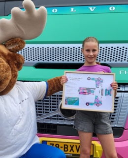 Kleurrijke Volvo FH Aero vraagt aandacht voor verkeersveiligheid