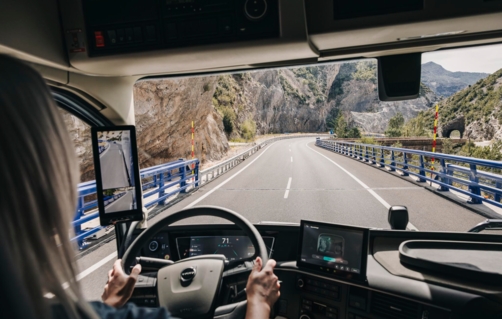 Volvo-truck met VDS en CMS
