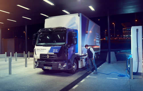 Bluekens-truck-en-bus-Renault-D-ZE-opladen
