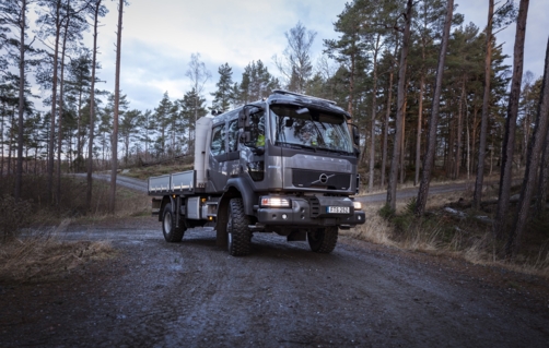 Volvo FL 4x4 front in het bos