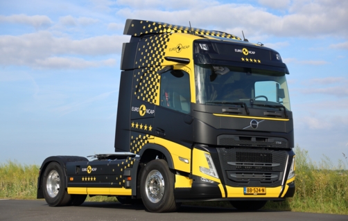 Volvo FM Euro NCAP-demotruck 1